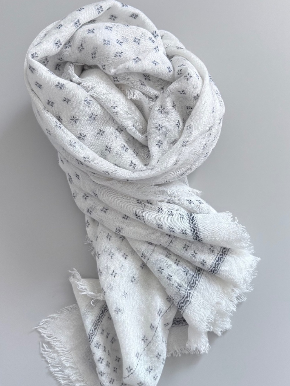Lightweight Gray and White Scarf